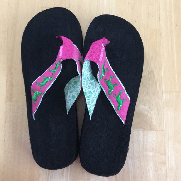 black dog flip flops